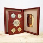 قرآن کریم نفیس جعبه لپ تاپی چرم آینه ای پلاک دار - Image 3